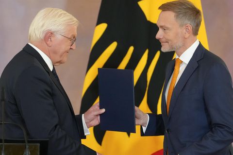 Bundespräsident Steinmeier übergibt Finanzminister Lindner seine Entlassungsurkunde