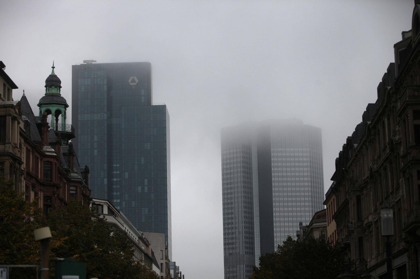 Nebel über Frankfurt: in welche Richtung geht an den Börsen weiter?