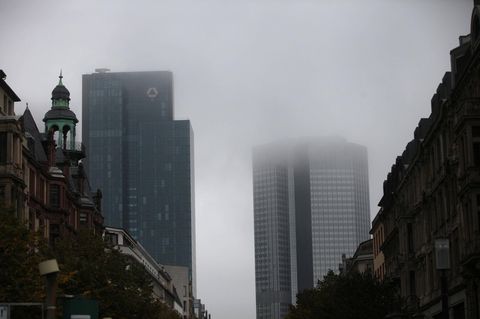 Nebel über Frankfurt: in welche Richtung geht an den Börsen weiter?