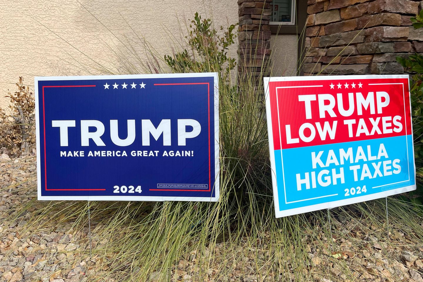 Trump verspricht niedrige Steuern: Wahlplakate zur US-Wahl