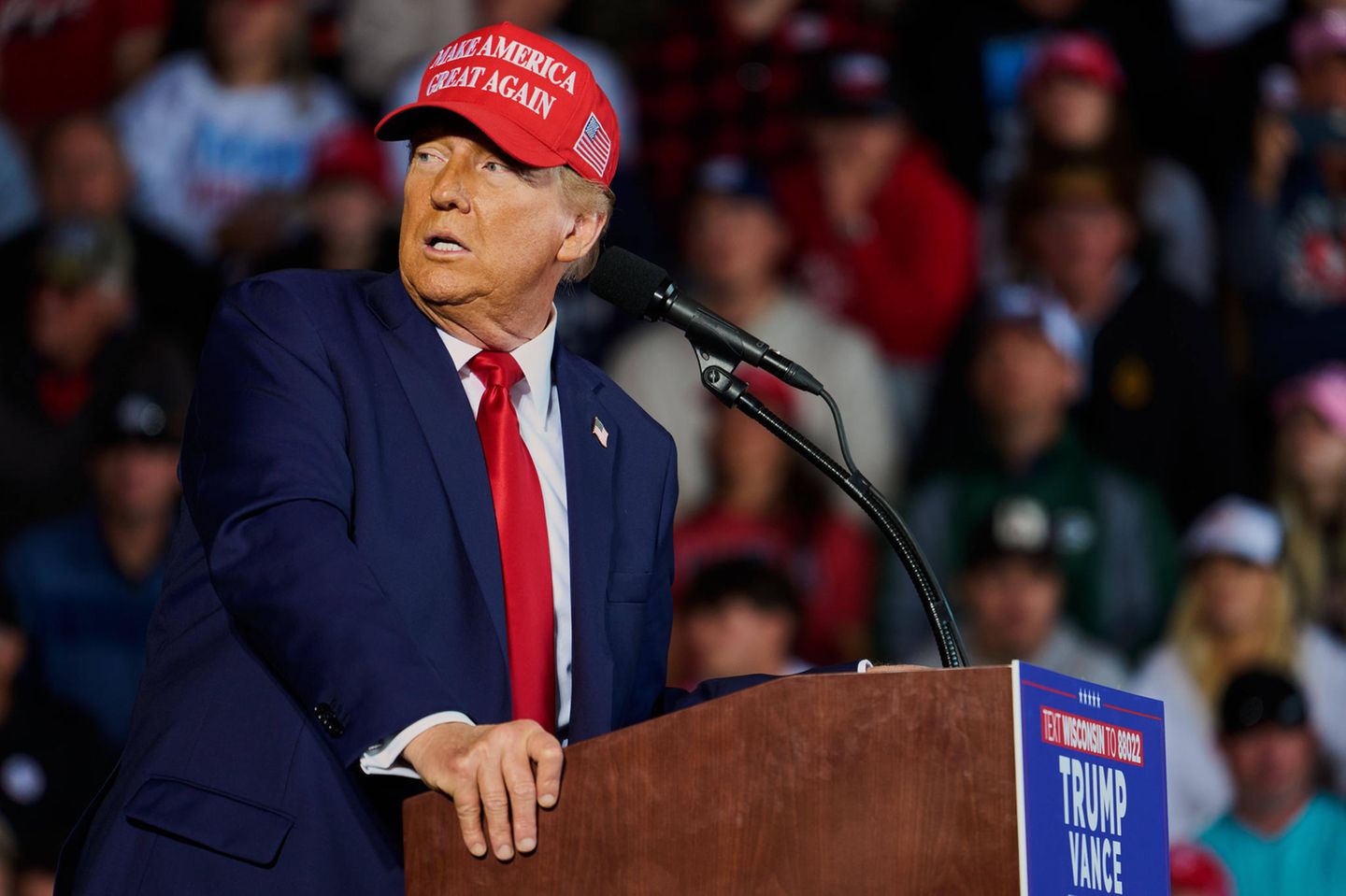 Der kommende US-Präsident Donald Trump wird die Staatsverschuldung der USA weiter in die Höhe treiben. Das muss aber nicht von Nachteil sein, meinen Experten wie Robert Halver von der Baader Bank