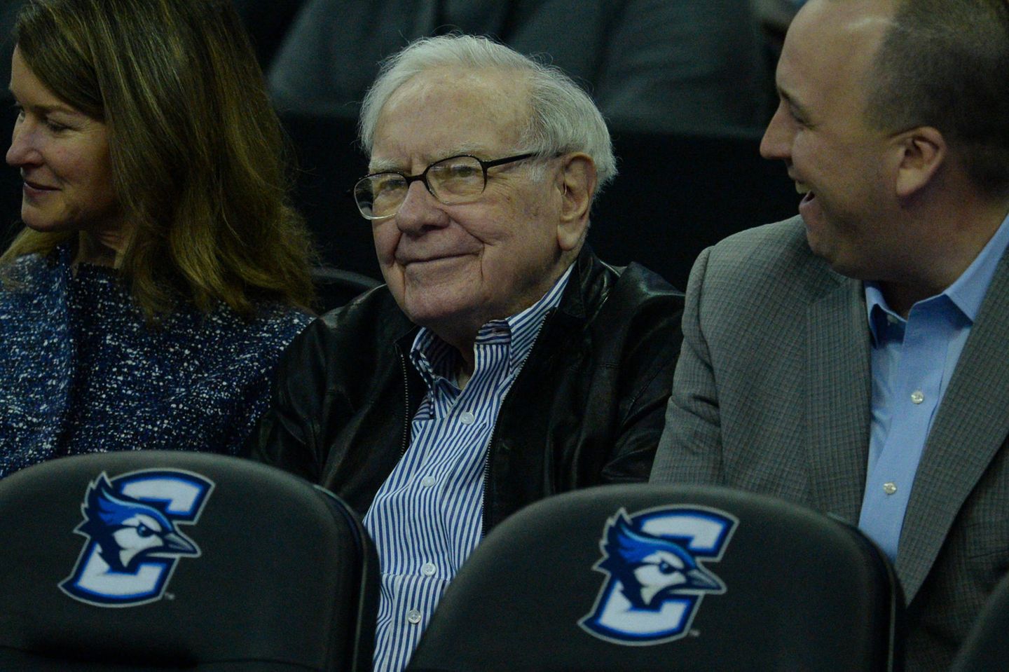 Warren Buffett als Zuschauer bei einem Basketball-Spiel