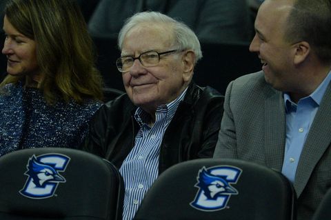 Warren Buffett als Zuschauer bei einem Basketball-Spiel