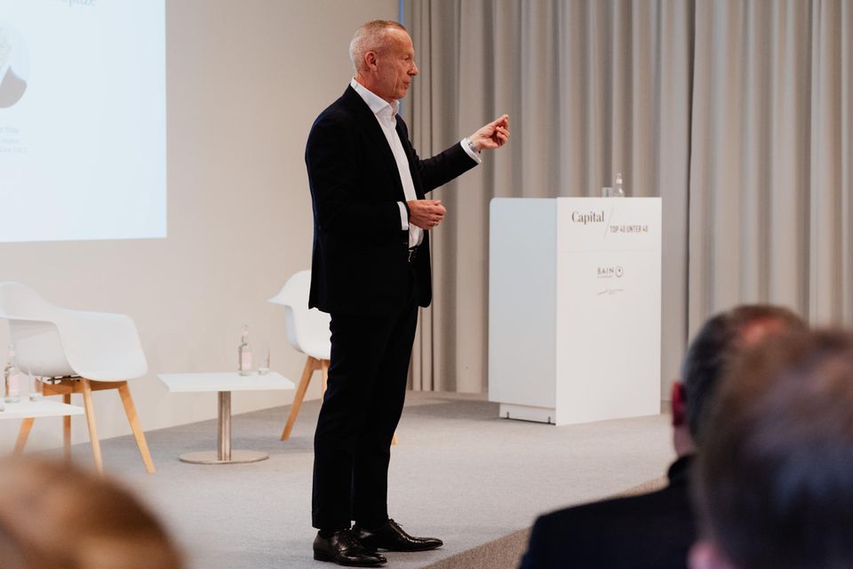 Walter Sinn auf der Bühne beim Capital-Event in Berlin