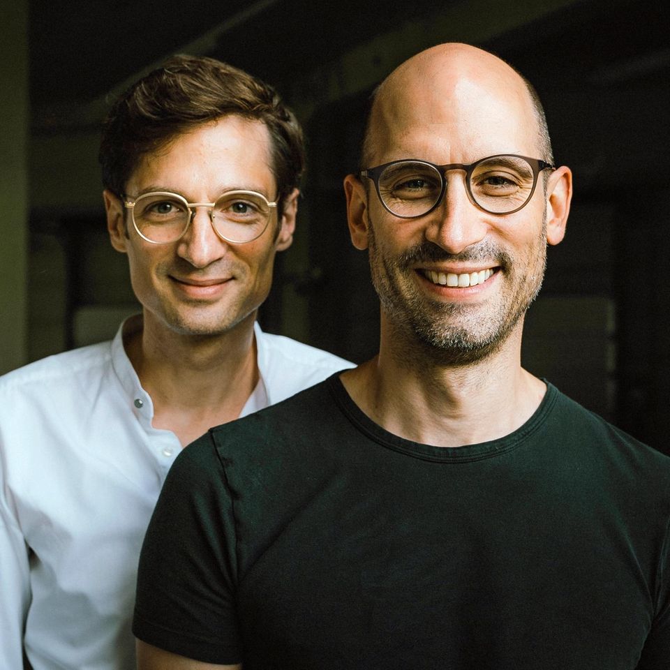 Die Brüder Daniel und Sebastian Schall (v. l.) haben Black Semiconductor gegründet