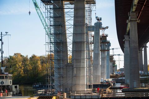 Baustelle der Rader Hochbrücke über den Nord-Ostsee-Kanal bei Rendsburg