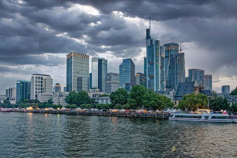 Skyline von Frankfurt bei schlechtem Wetter