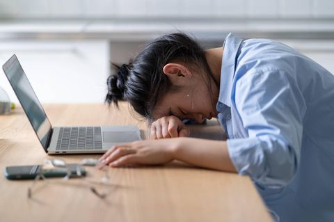 Eine Berufsunfähigkeitsversicherung hilft, wenn gesundheitliche Probleme vom Arbeiten abhalten