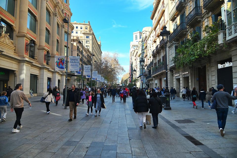 Barcelona kam wie Tokio auf fünf Prozent, lag aber dank höherer Nachkommawerte auf Platz acht. Damit konnte sich die spanische Metropole im Ranking der beliebtesten Städte zum Arbeiten um einen Platz verbessern. Europa war mit vier Städten in den Top 10 vertreten. 