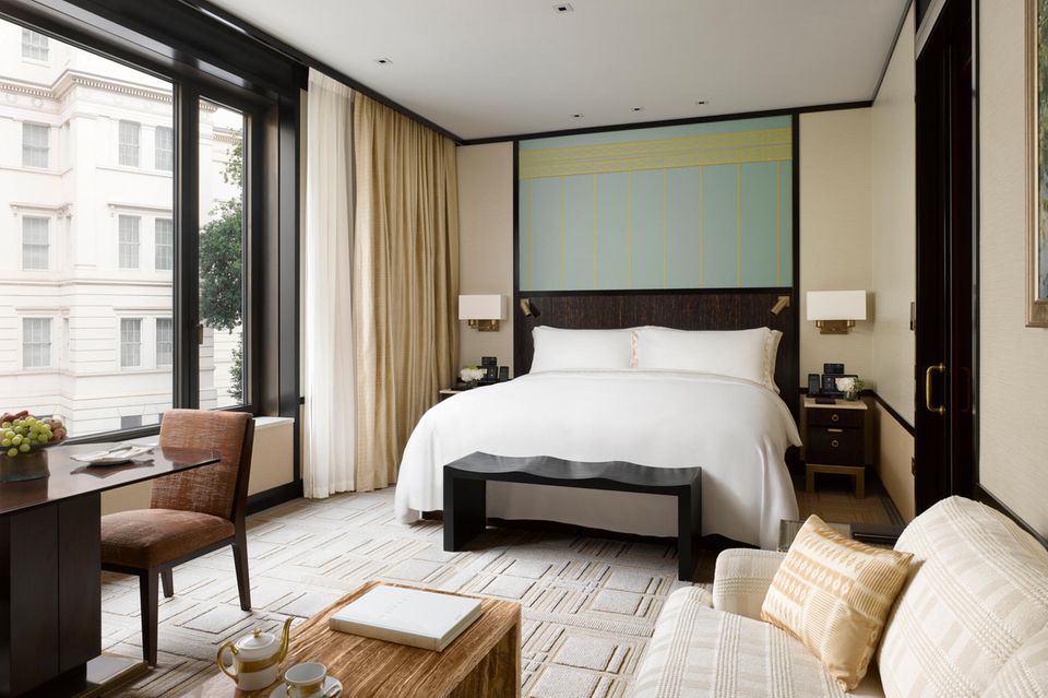 Die 190 Zimmer des The Peninsula London wurden von dem bekannten Architekten Peter Marino entworfen, der auch Dior-Boutiquen einrichtet