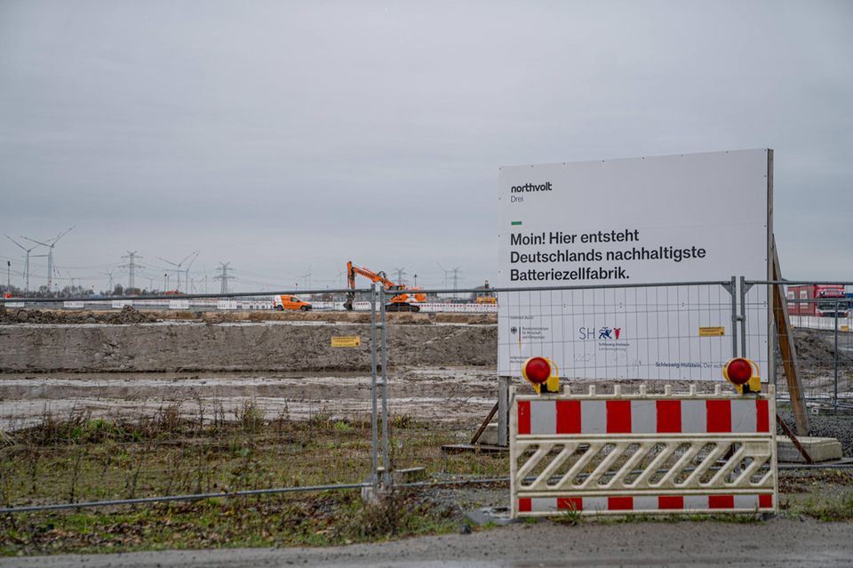 Bauschild an der Northvolt-Baustelle