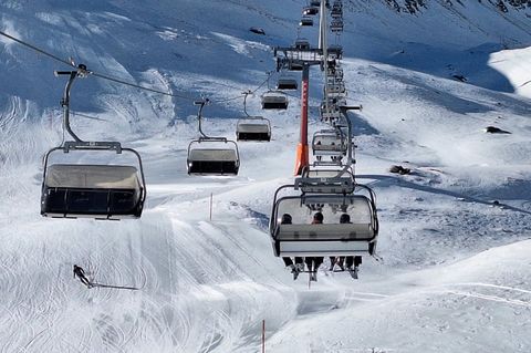 Gondeln der Bergbahn in Sankt Moritz in der Schweiz