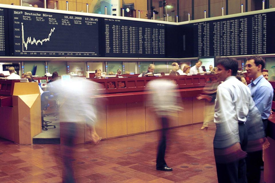 7. März 2000: Befeuert von der Euphorie über die neuen Möglichkeiten des Internets erreicht der Dax ein Hoch von 8136,16 Punkten, das erst gut sieben Jahre später übertroffen wird.