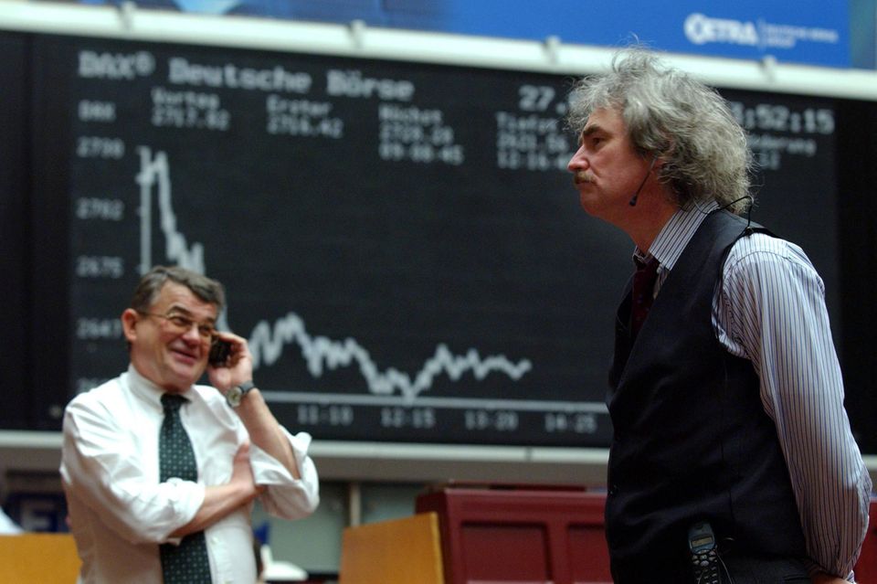 12. März 2003: Der Dax rutscht unter 2200 Punkte und notiert damit so niedrig wie im November 1995. Doch mit der Erholung der Weltwirtschaft wächst das Vertrauen in die Gewinnentwicklung der Unternehmen wieder.