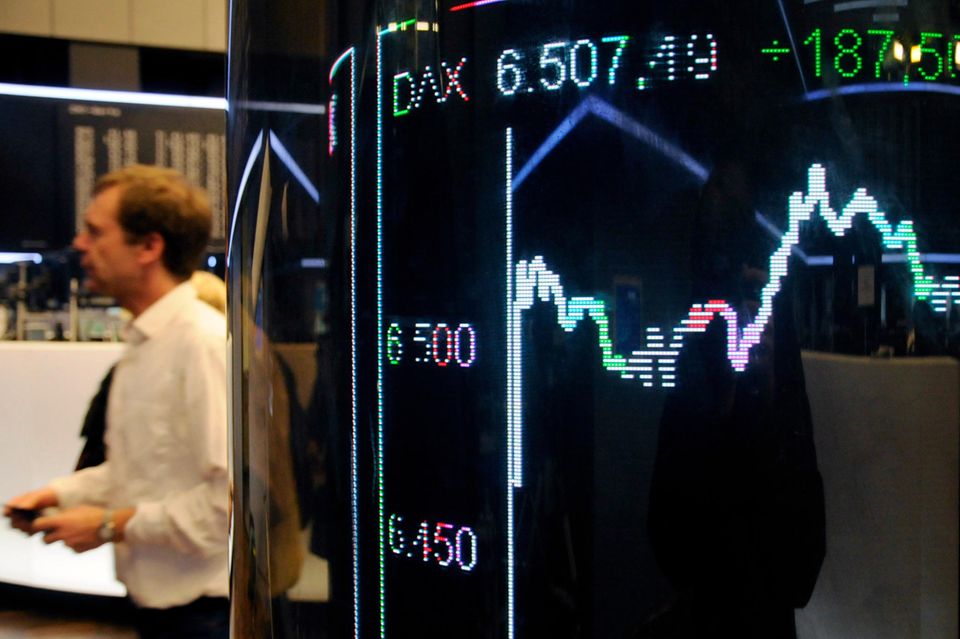 9. März 2009: 56 Prozent hat der Dax seit dem Hoch vom 13. Juli 2007 eingebüßt. Kurz darauf wirft die US-Zentralbank Fed die Notenpresse an, und es geht bergauf.