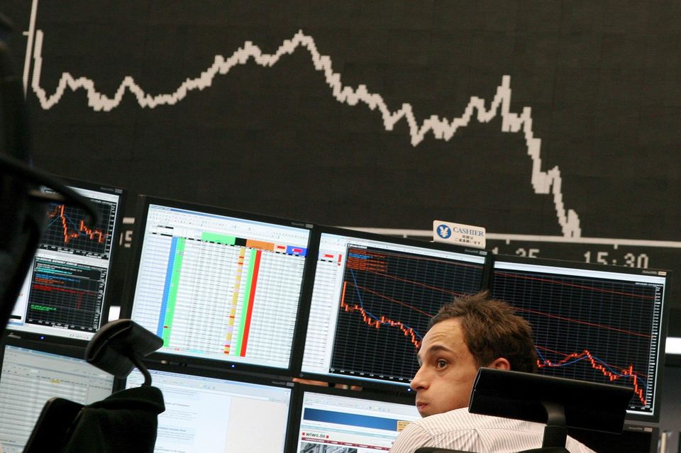 15. September 2008: Mit der Pleite der US-Investmentbank Lehman Brothers kehrt Ernüchterung ein. Im Oktober 2008 folgt ein schwarzer Tag auf den anderen. Zum September-Schluss verliert der Dax in der Spitze zeitweise 30 Prozent.