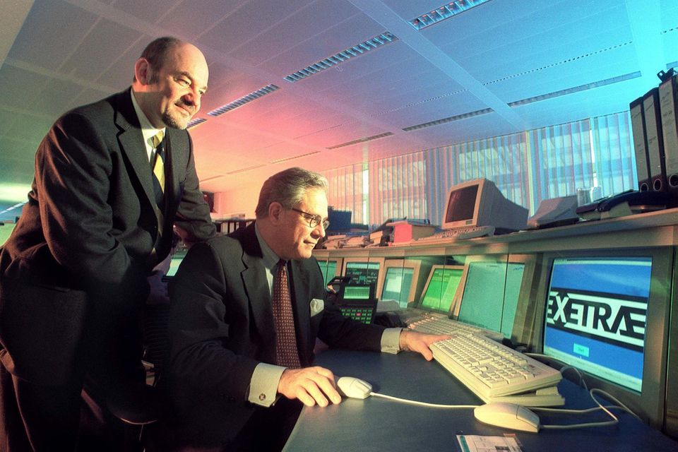 28. November 1997: Mit dem Handelssystem Exchange Electronic Trading - kurz Xetra - bricht ein neues Zeitalter an.