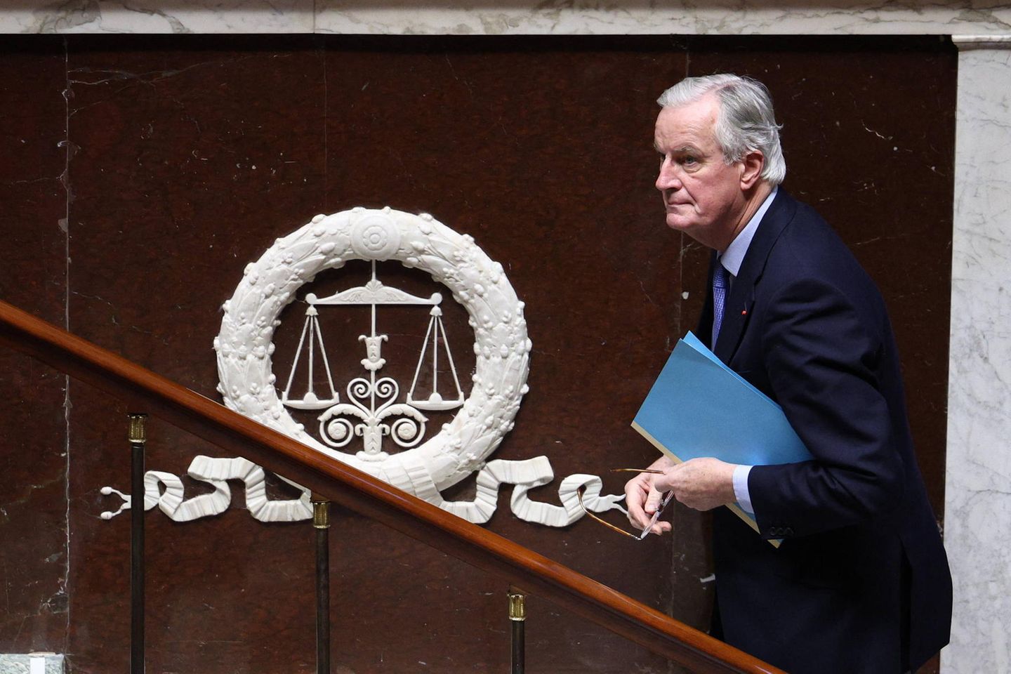 Ministerpräsident Michel Barnier in der französischen Nationalversammlung