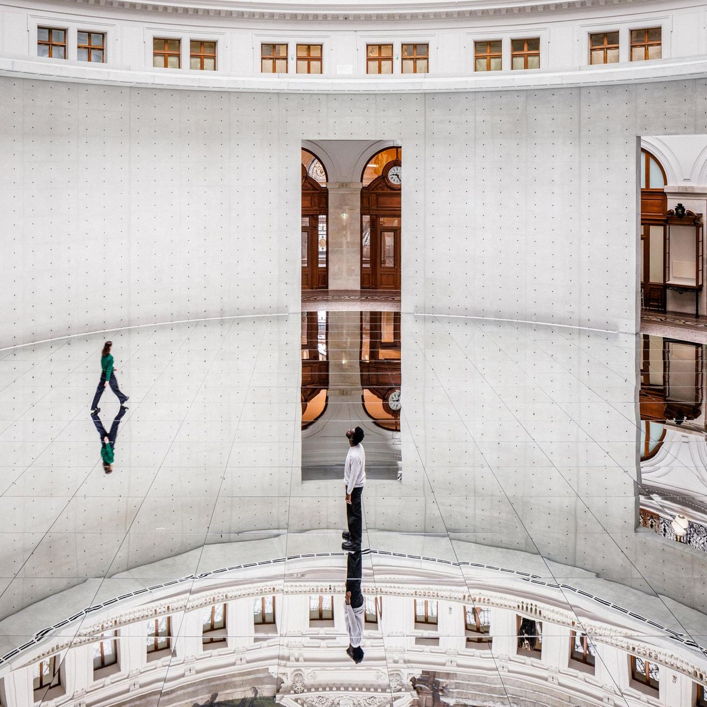 Die spiegelnde Installation der Koreanerin Kimsooja in der Bourse de Commerce