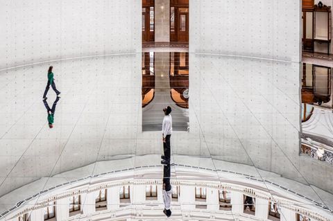 Die spiegelnde Installation der Koreanerin Kimsooja in der Bourse de Commerce
