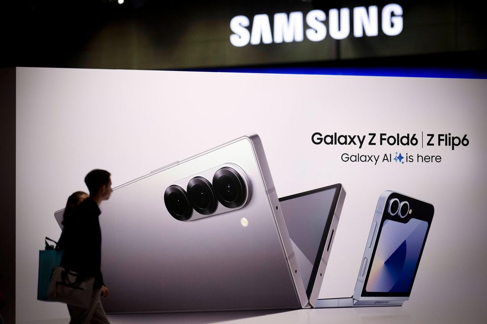 Samsung als Konglomerat mag in der Krise stecken. Die Elektroniksparte des koreanischen Industriegiganten aber ist zumindest in der Gunst deutscher Verbraucher im Aufwind. Samsung konnte sich im Ranking „Beste Marken 2024“ um zwei Plätze auf den dritten Platz verbessern. Das gelang mit 46,3 Punkten im Index. 