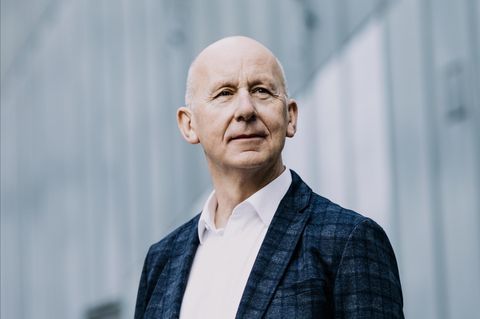 Gerd Schaller ist Dirigent und der ältere Bruder von Rainer Schaller – und ab 2025 neuer McFit-Chef