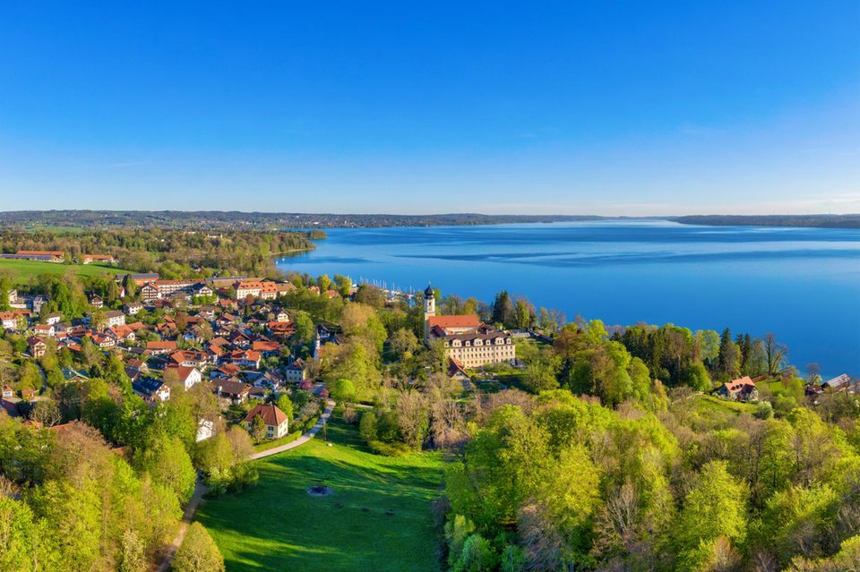 Ganz knapp unter der Marke von 20.000 Euro pro Quadratmeter sind die Anbieter eines 475 Quadratmeter großen Anwesens in Bernried am Starnberger See geblieben. 9,5 Mio. Euro bedeuteten auf der Liste der teuersten Häuser Deutschlands Platz sechs. 
