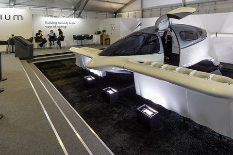 Ein Flugtaxi des Unternehmens Lilium, ausgestellt auf der ILA-Messe 2024