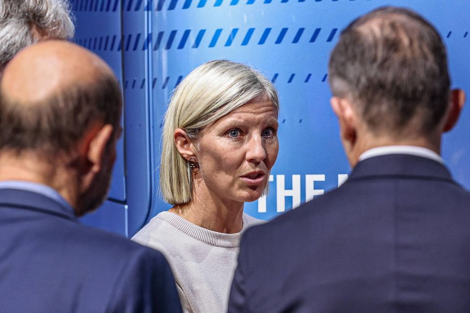 Die ehemalige Profi-Ruderin Karin Rådström übernahm im vergangenen Jahr das Steuer bei Daimler Truck.