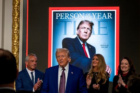 Donald Trump spricht bei einem Besuch der New Yorker Börse