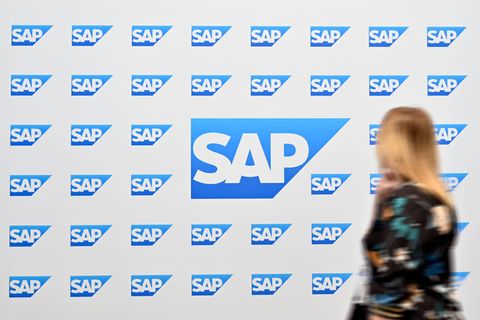 Logo des Software-Unternehmens SAP zu sehen auf der Hannover Messe
