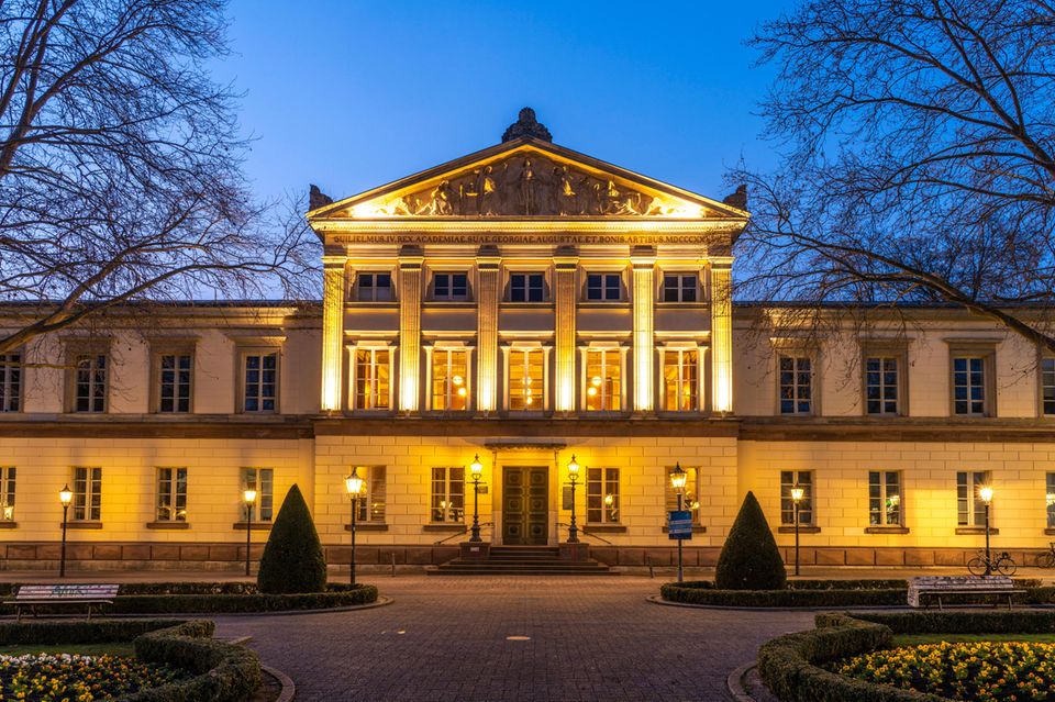 Aula der Georg-August-Universität in der Abenddämmerung