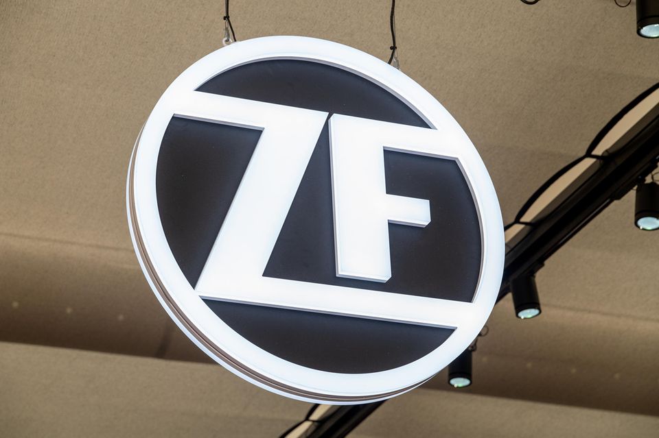32,2 Mio. Euro erhält der Autozulieferer ZF Friedrichshafen vom Bund für aktuell 36 Förderprojekte. Ein knapper Millionenbetrag wurde etwa für die Entwicklung eines Supercomputers für das autonome Fahren überwiesen. Der Verein Bund der Steuerzahler sieht die Subvention kritisch, da es den Analysten zufolge den Anschein erweckt, derartige Projekte würden nur verfolgt, wenn Staatsgeld fließe.