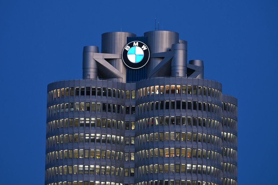 148 Mio. Euro gab es für BMW aus der Staatskasse. Der Automobilhersteller hat aktuell 51 Förderprojekte laufen. So erhielt BMW beispielsweise 2,5 Mio. Euro für ein Datenprojekt in der Automobilbranche. Da ein unternehmerisches Eigeninteresse naheliegt, zeigen sich die Experten vom Steuerzahlerbund verwundert über diese Zuwendung.