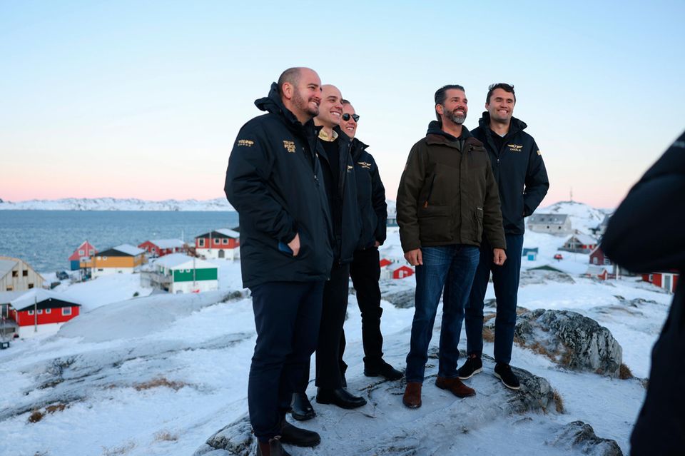 Donald Trump Jr. (Zweiter v.r.) bei seinem Besuch in Nuuk