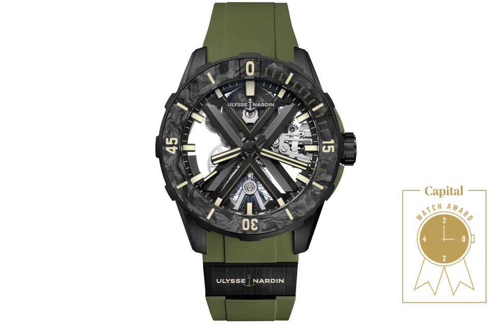 DIVER Skeleton OPS     WAS DIESE UHR BESONDERS AUSZEICHNET: Bei dieser Uhr lohnt sich die Beschäftigung mit den verwendeten Materialien. So besteht das rasante Gehäuse zu 95 Prozent aus wiederverwendetem Edelstahl, der Boden, die Flanken und die Einlage auf der Lünette aus recycelten Fischernetzen und Carbonium. Für diesen Kohlenstoff-Mix werden Verschnittteile aus dem Flugzeugbau eingesetzt. Das Design und dieKonstruktion verbinden die Modelle „Diver“ und „Blast Skeleton“ zu einem dynamischenEntwurf.     BASISDATEN (AUSZUG): Kaliber UN-372 (Werk), Carbonium / schwarzes PVDTitan (Gehäuse), 44 mm Durchmesser, wasserdicht bis 200 m, 96 Stunden Gangreserve,Gummiarmband mit Keramik.     PREIS: 27.340 Euro
