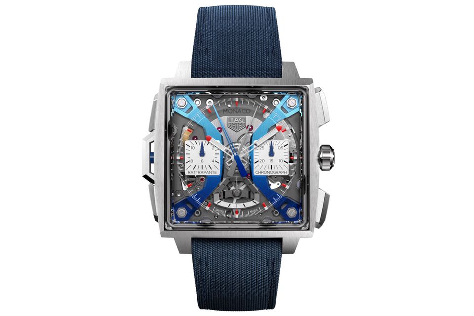 Monaco Split Seconds Chronograph     WAS DIESE UHR BESONDERS AUSZEICHNET: Der Zeiger und die Titanbögen sind eine Reminiszenz an ein Modell von 1969, doch im Inneren arbeitet ein neues Chronographenwerk mit Schleppzeiger. Das extrem leichte, mit den Experten von Vaucher Manufacture Fleurier entwickelte Kaliber erlaubt die Messung zweier Zeitintervalle (auch „rattrapante“ genannt) und ist komplett aus Titan gefertigt.     BASISDATEN (AUSZUG): Kaliber TH81-00 (Werk), Titan (Gehäuse), 41 mm Durchmesser, wasserdicht bis 30 m, 65 Stunden Gangreserve, Lederarmband.     PREIS: auf Anfrage