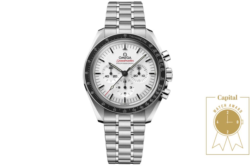 Speedmaster First Omega in Space     WAS DIESE UHR BESONDERS AUSZEICHNET: Am Handgelenk des Astronauten Walter Schirra erreichte die Marke 1962 erstmals das Weltall. Diese Neuauflage besitzt den berühmten „Dot Over Ninety“, ein Retro-Logo und ein Saphirglas, dessen Wölbung sich am Original orientiert. Das Werk mit Co-Axial-Hemmung ist unempfindlich gegenüber Magnetfeldern bis 15.000 Gauß und als „Master Chronometer“ zertifiziert.     BASISDATEN (AUSZUG): Kaliber Omega 3861, Handaufzug (Werk), Stahl (Gehäuse), 39,7 mm Durchmesser, wasserdicht bis 50 m, 50 Stunden Gangreserve.     PREIS: 8.600 Euro