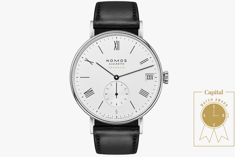 Ludwig neomatik 41 Datum – 75 Jahre Grundgesetz     WAS DIESE UHR BESONDERS AUSZEICHNET: Nicht nur für (Hobby-)Juristen ist diese Uhr zur Feier des 75. Jubiläums unseres Grundgesetzes die perfekte Botschaft am Handgelenk. Zudem ist das Sondermodell eine elegante „dress watch“. Auf dem Gehäuseboden ist Artikel 1, Absatz 1 des Grundgesetzes eingraviert: „Die Würde desMenschen ist unantastbar.“ Das neomatik-Kaliber DUW 6101 mit patentierter Datumsfunktion wurde für die spezielle Edition nach Chronometerwerten reguliert.     BASISDATEN (AUSZUG): Kaliber DUW 6101 (Werk), Edelstahl (Gehäuse), 40,5 mm Durchmesser, wasserdicht bis 50 m, 42 Stunden Gangreserve, Pferdelederarmband.     PREIS: 3.340 Euro, limitiert auf 75 Exemplare