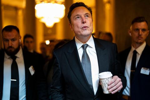Elon Musk mischt mächtig in der US-Politik mit. Manche Investoren betrachten das Engagement als Risiko für seine Firmen