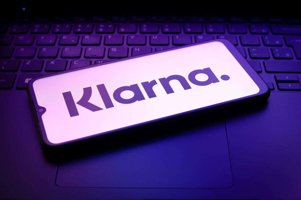 Der schwedische Zahlungsdienstleister Klarna steht ganz oben auf der Liste der potenziellen Börsenkandidaten. Eigentlich gilt ein Börsengang in diesem Jahr als ausgemachte Sache. Im November hat der „Buy-now-pay-later“-Anbieter „vertrauliche“ IPO-Unterlagen bei der amerikanischen Börsenaufsicht SEC eingereicht. Was Klarna noch von einem IPO abhalten könnte, wäre ein schlechtes Marktumfeld. Das Management erhofft sich offenbar eine Bewertung von mindestens 15 Mrd. Dollar.