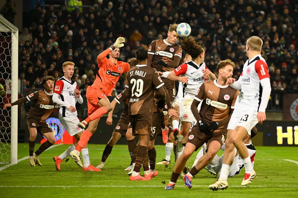 Bundesliga-Spiel zwischen Eintracht Frankfurt und St. Pauli
