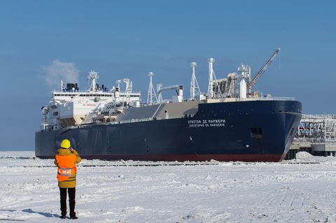 Die Christophe de Margerie wird am Jamal LNG-Terminal beladen