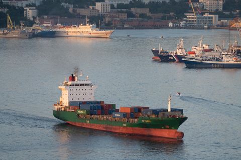 Hafen in Vladivostok – auch von hier gelangen weiter Waren aus Russland in alle Welt.
