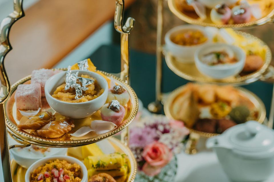 In der „Sea Lounge“ des „Taj Mahal Palace“ in Mumbai wird der britische Nachmittagstee zelebriert