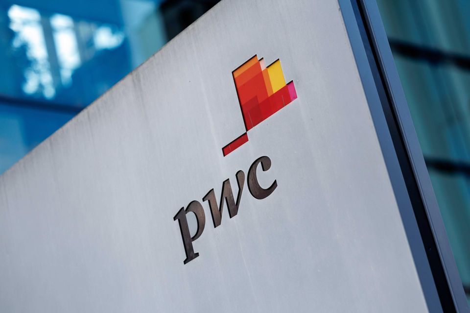 PwC-Büro in München: Der Prüf- und Beratungskonzern gehörte bislang zu dem knappen Dutzend Großkanzleien, die den Bund in den Maskenverfahren vertreten 