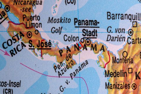 Nicaragua und Panama hier auf der Landkarte eines Globus, Fokus auf den Panama-Kanal