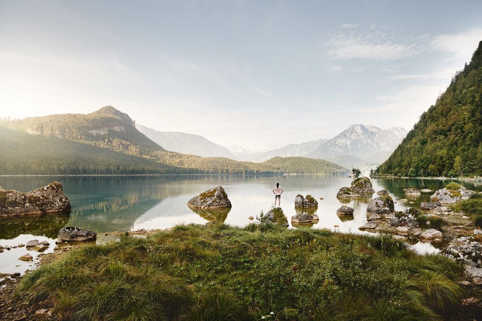 Auf einer Wandertour rund um den Altausseer See bieten sich acht Kilometer lang reizvolle Panoramen