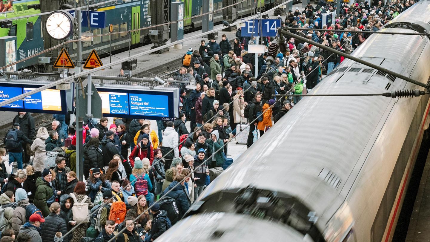 Deutsche Bahn: Alles auf der Kippe: Der Wahlkampf bremst die Bahn-Sanierung aus | Capital+