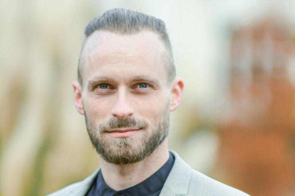 Ein Porträtbild von Fabian Westerheide